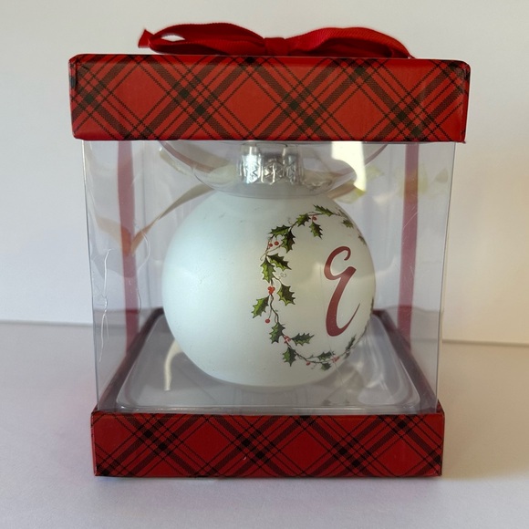 Living Quarters Letter E Monogram Ornament - Picture 2 of 3